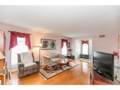 5 Pennsylvania Avenue, Wasaga Beach, ON - Indoor Photo Showing Living Room