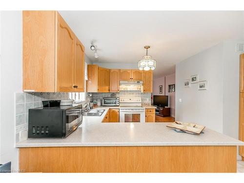 5 Pennsylvania Avenue, Wasaga Beach, ON - Indoor Photo Showing Kitchen