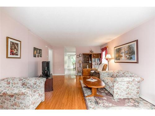 5 Pennsylvania Avenue, Wasaga Beach, ON - Indoor Photo Showing Living Room