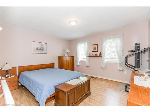 5 Pennsylvania Avenue, Wasaga Beach, ON - Indoor Photo Showing Bedroom