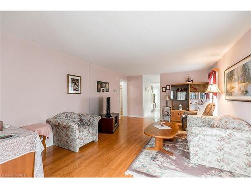 5 Pennsylvania Avenue, Wasaga Beach, ON - Indoor Photo Showing Living Room