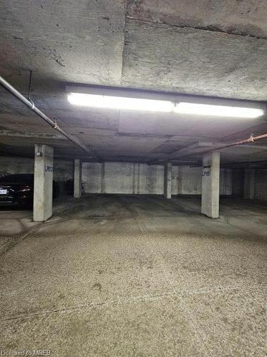 508-2091 Hurontario Street, Peel, ON - Indoor Photo Showing Garage