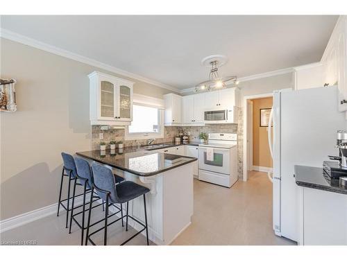 236 Nottingham Drive, Oakville, ON - Indoor Photo Showing Kitchen