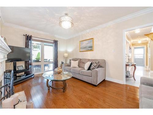 236 Nottingham Drive, Oakville, ON - Indoor Photo Showing Living Room