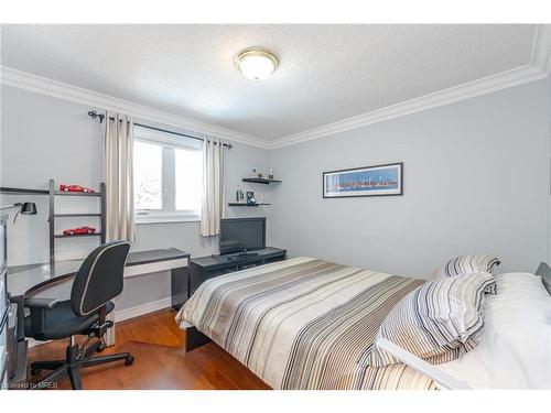 236 Nottingham Drive, Oakville, ON - Indoor Photo Showing Bedroom