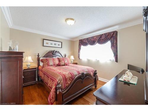 236 Nottingham Drive, Oakville, ON - Indoor Photo Showing Bedroom