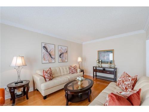 236 Nottingham Drive, Oakville, ON - Indoor Photo Showing Living Room