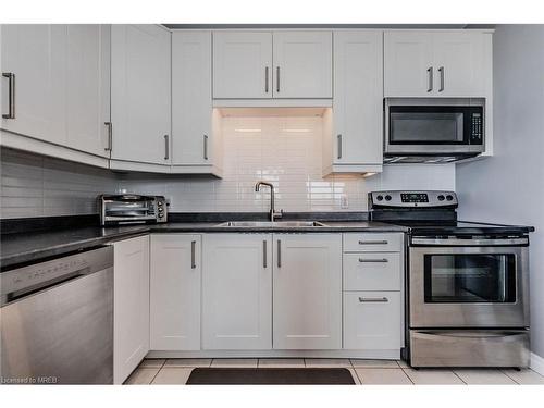 808-255 Keats Way, Waterloo, ON - Indoor Photo Showing Kitchen With Double Sink With Upgraded Kitchen