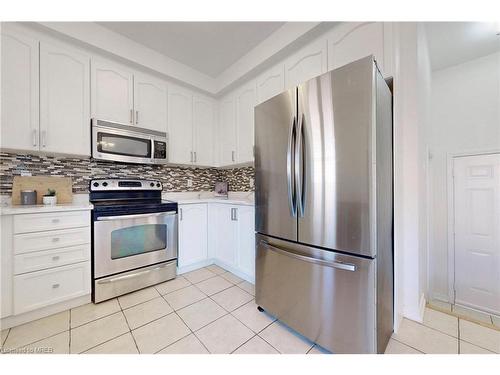 3343 Cline Street, Burlington, ON - Indoor Photo Showing Kitchen With Upgraded Kitchen