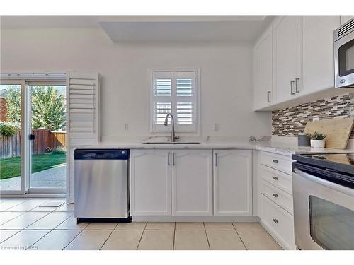 3343 Cline Street, Burlington, ON - Indoor Photo Showing Kitchen