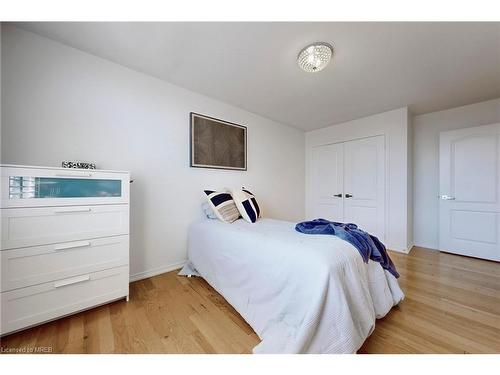 3343 Cline Street, Burlington, ON - Indoor Photo Showing Bedroom