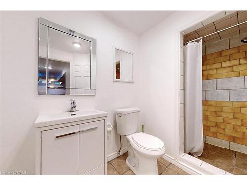 3343 Cline Street, Burlington, ON - Indoor Photo Showing Bathroom