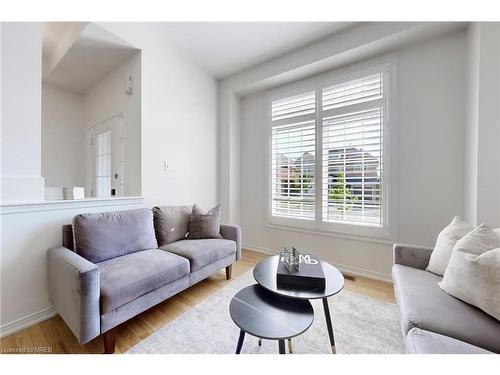 3343 Cline Street, Burlington, ON - Indoor Photo Showing Living Room