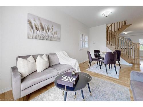 3343 Cline Street, Burlington, ON - Indoor Photo Showing Living Room