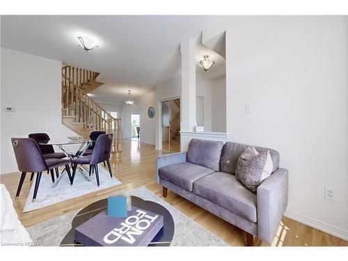 3343 Cline Street, Burlington, ON - Indoor Photo Showing Living Room