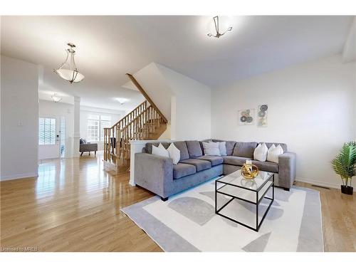 3343 Cline Street, Burlington, ON - Indoor Photo Showing Living Room