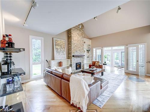 9 Fallbrook Lane, Cambridge, ON - Indoor Photo Showing Living Room With Fireplace