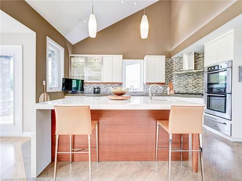 9 Fallbrook Lane, Cambridge, ON - Indoor Photo Showing Kitchen With Upgraded Kitchen