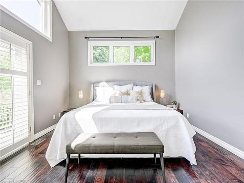 9 Fallbrook Lane, Cambridge, ON - Indoor Photo Showing Bedroom