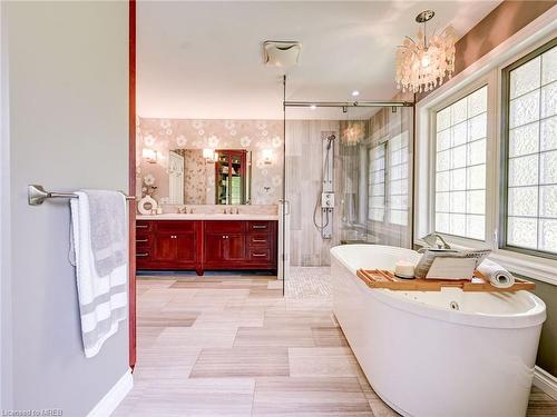 9 Fallbrook Lane, Cambridge, ON - Indoor Photo Showing Bathroom