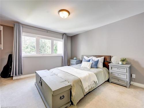 9 Fallbrook Lane, Cambridge, ON - Indoor Photo Showing Bedroom