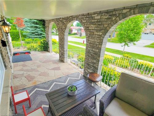 2141 Cartier Crescent, Burlington, ON - Indoor Photo Showing Other Room