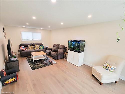 2141 Cartier Crescent, Burlington, ON - Indoor Photo Showing Kitchen