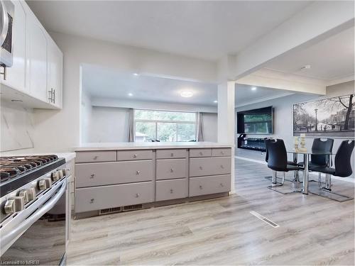 374 Book Road, Grimsby, ON - Indoor Photo Showing Kitchen