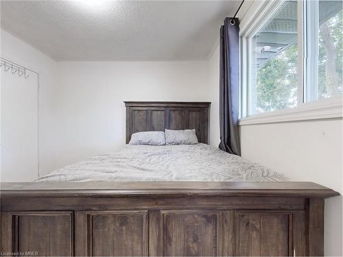 374 Book Road, Grimsby, ON - Indoor Photo Showing Bedroom