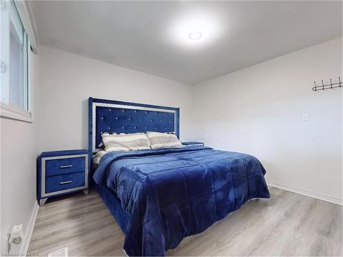 374 Book Road, Grimsby, ON - Indoor Photo Showing Bedroom