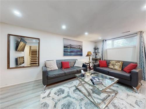 374 Book Road, Grimsby, ON - Indoor Photo Showing Living Room