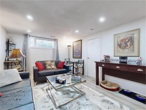 374 Book Road, Grimsby, ON - Indoor Photo Showing Living Room