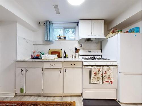 374 Book Road, Grimsby, ON - Indoor Photo Showing Kitchen