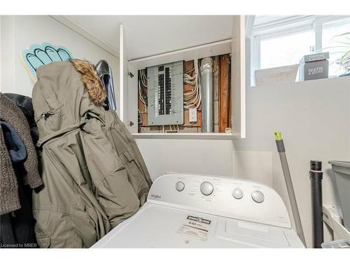 9 Ridge Drive, Oakville, ON - Indoor Photo Showing Laundry Room