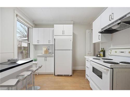 6 Ben Lomond Place, Hamilton, ON - Indoor Photo Showing Kitchen