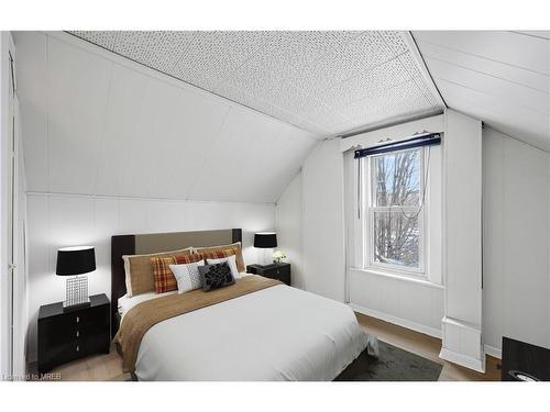 6 Ben Lomond Place, Hamilton, ON - Indoor Photo Showing Bedroom