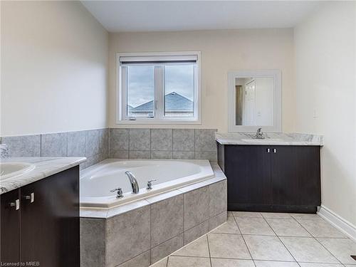 85 Cookview Drive, Brampton, ON - Indoor Photo Showing Bathroom