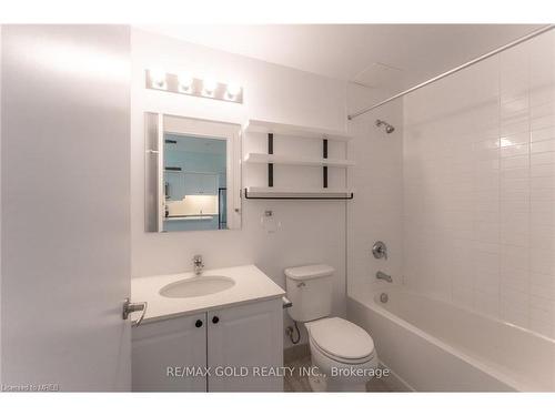 623-7711 Green Vista Gate, Niagara Falls, ON - Indoor Photo Showing Bathroom
