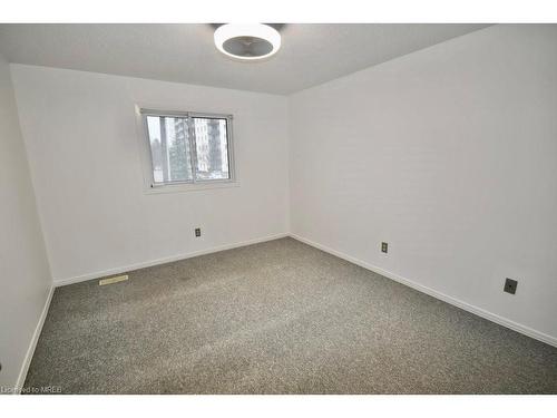 17-160 Conway Drive, London, ON - Indoor Photo Showing Other Room