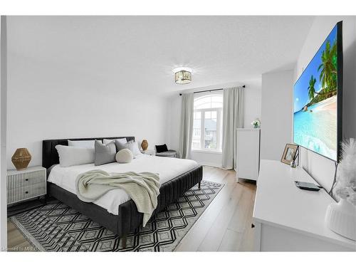 96 Hollybrook Trail, Waterloo, ON - Indoor Photo Showing Bedroom