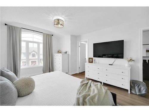 96 Hollybrook Trail, Waterloo, ON - Indoor Photo Showing Bedroom