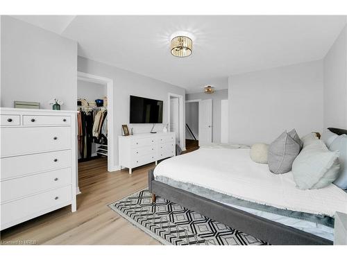 96 Hollybrook Trail, Waterloo, ON - Indoor Photo Showing Bedroom