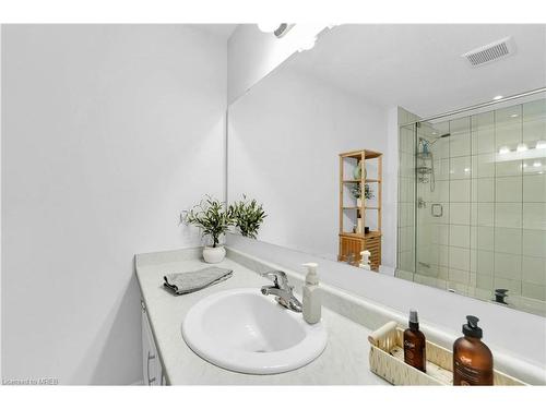 96 Hollybrook Trail, Waterloo, ON - Indoor Photo Showing Bathroom