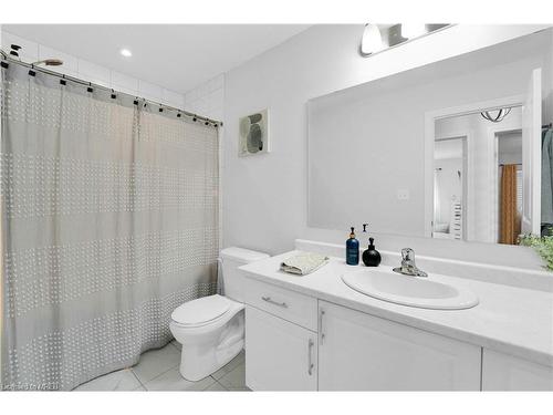 96 Hollybrook Trail, Waterloo, ON - Indoor Photo Showing Bathroom