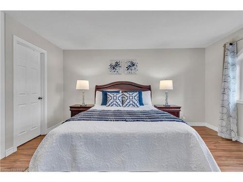 2-714 Willow Road, Guelph, ON - Indoor Photo Showing Bedroom