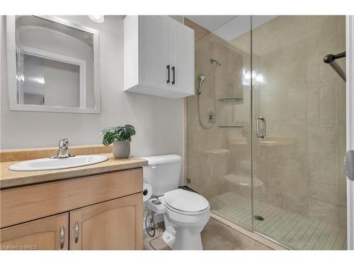 2-714 Willow Road, Guelph, ON - Indoor Photo Showing Bathroom