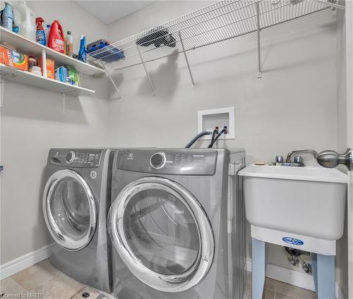 2-714 Willow Road, Guelph, ON - Indoor Photo Showing Laundry Room