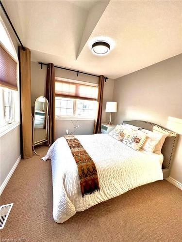 32-105 Bard Boulevard Boulevard, Guelph, ON - Indoor Photo Showing Bedroom