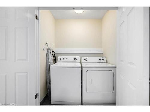 32-105 Bard Boulevard Boulevard, Guelph, ON - Indoor Photo Showing Laundry Room