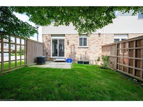 32-105 Bard Boulevard Boulevard, Guelph, ON - Outdoor With Exterior
